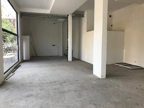 Imagen 5 de 8 de Excelente Local Con Doble Altura En Esquina - 150 Metros