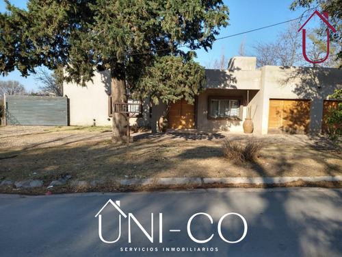Imagen 2 de 16 de Venta Casa Con Jardín Y Pileta, Cinco (5) Ambientes, Barrio La Carolina, Ciudad De Córdoba.