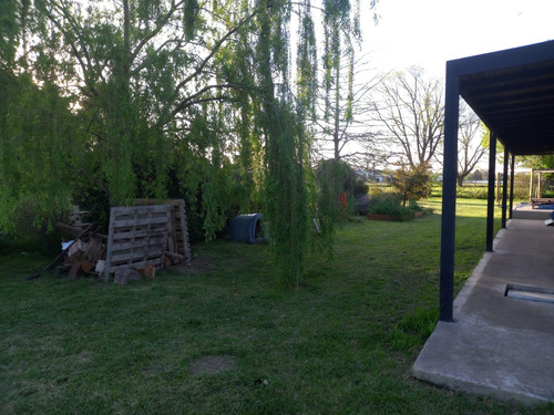 Casa En Venta - 2 Dormitorios 1 Baño - Cochera - 2.008mts2 - Castelli