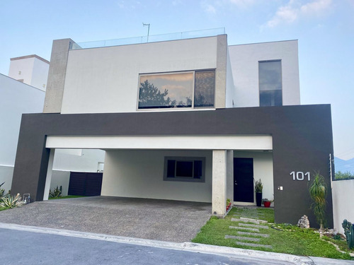 Casa En Venta, Soria Residencial, El Uro