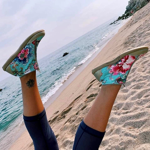 Imagen 2 de 10 de Zapatillas Abotinada Te Para Tres Diseños Estampados Unicos