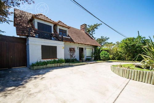 Casa Con Piscina Cerca Al Mar En Rincón Del Indio- Playa Brava -punta Del Este