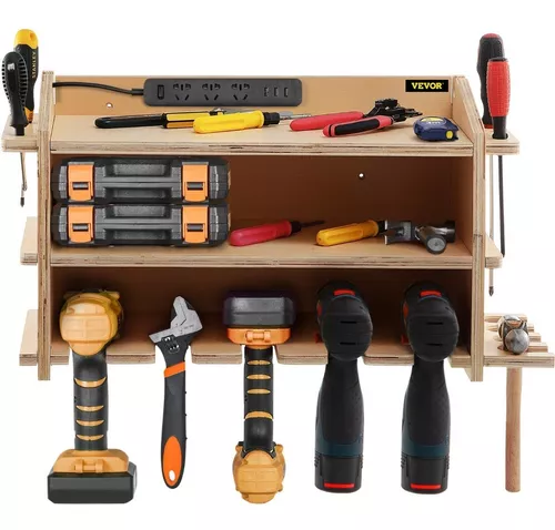 Herramientas eléctricas en caja de herramientas pequeña en madera