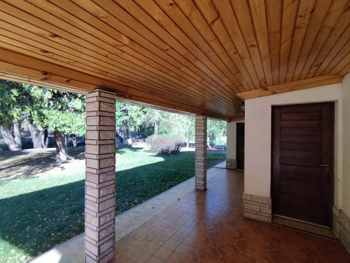 Venta De Chacra Con Casa En Allen, 6 Hectareas