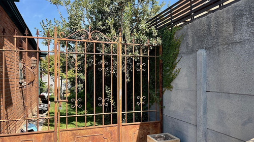 Casa En Venta De 6 Dorm. En El Huinganal