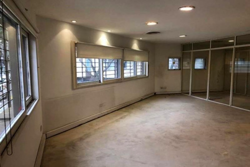 Imagen 2 de 8 de Edificio De Oficinas Desarrollado En 2 Pisos