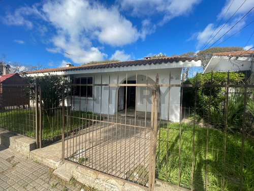 Venta De Casa 2 Dormitorios En Padrón Único Con Jardín - Villa Española