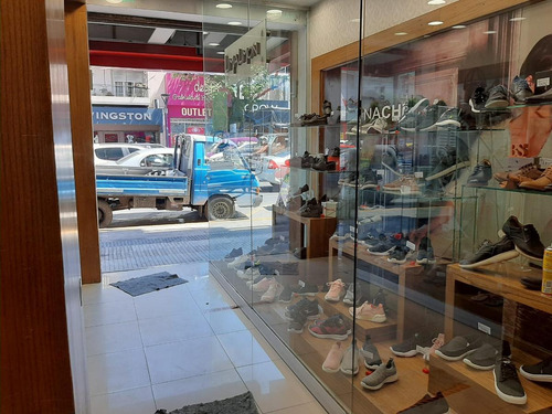 Imagen 2 de 6 de Excelente Local Sobre Avenida Córdoba.