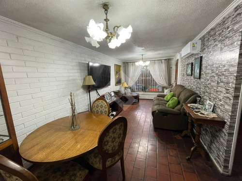 Casa En Venta De 3 Dorm. En Maipú