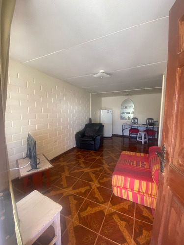 Casa Con Estacionamiento En Cauquenes, Maule