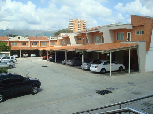 Imagen 23 de 29 de Ligia Guardia Vende Hermoso Town House En Res. Doral Park El Trigal Norte