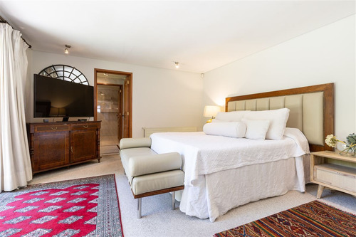 Casa En Venta De 4 Dorm. En Las Condes