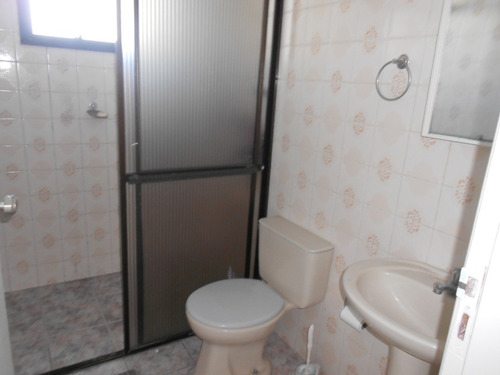 Imagem 12 de 20 de Apartamento 01 Dormitório Na Vila Mirim, Próximo Ao Mar.