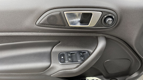 Imagen 13 de 21 de Ford Fiesta 1.6