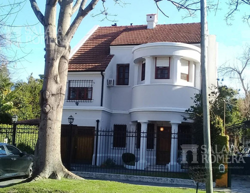 Imagen 2 de 30 de Casa 390 Metros, Hermoso Lote Y Jardin - La Lucila