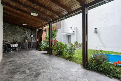 Casa 2/3 Dorm + Jardin + Pileta + Patio En Venta