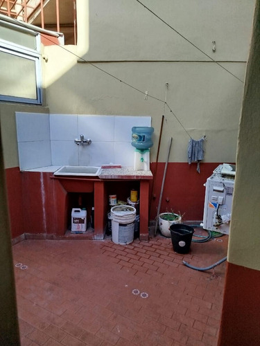 Alquiler Ph 1 Ambiente En Lomas Del Mirador Planta Baja Con Patio Muy Buen Estado