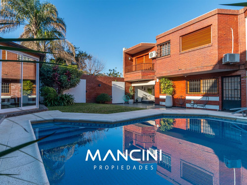 Casa En Venta De 6 Ambientes Con Piscina, Quincho, Parrilla Y Cochera Pasante - San Martín