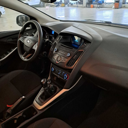 Imagen 14 de 18 de Ford Focus 5p 1.6l N Mt S 2017