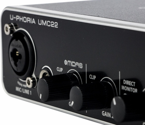 Interface De Audio Behringer Umc22 Melhor Que Um2 Lj Cor Preto 110v/220v