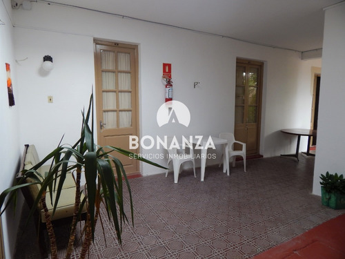 Piriápolis, Hotel En Venta, Centro. 5 Cuadras De La Playa.
