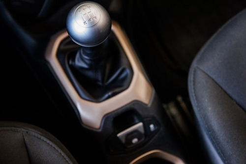 Jeep Renegade Sport 1.8 Manual - Car Cash