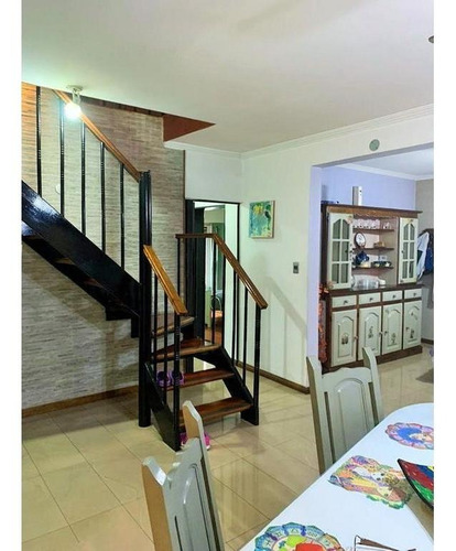 Imagen 3 de 14 de Casa Con Pileta Y Amplio Parque - Luis Guillon