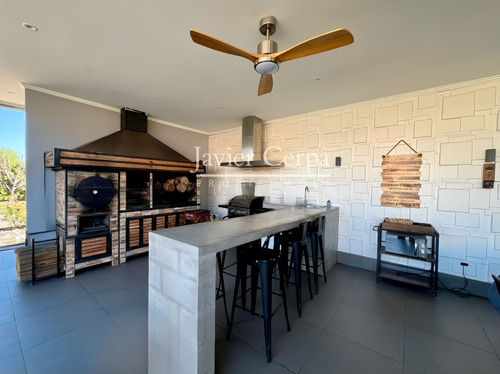 Excelente Casa En Venta Polo De Manquehue