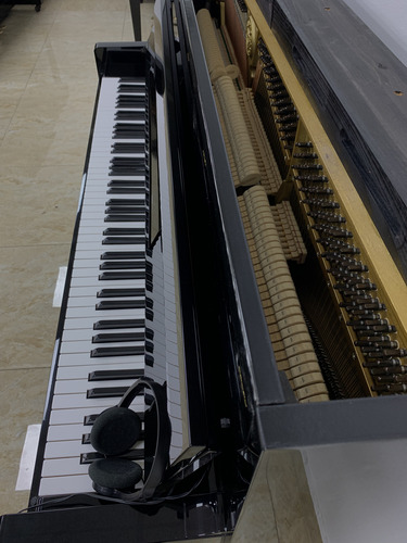 Piano Acústico Vertical Kawai Hat-5 Con Sistema De Silencio (Usado)