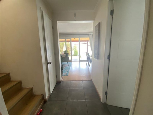 Casa En Venta De 3 Dorm. En Peñalolén