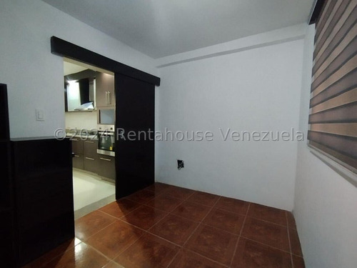 Maria González 25-4828 Townhouse En Alquiler Villa Belmonti San Diego, Completamente Equipado Y Amoblado, Planta Eléctrica Y Pozo.