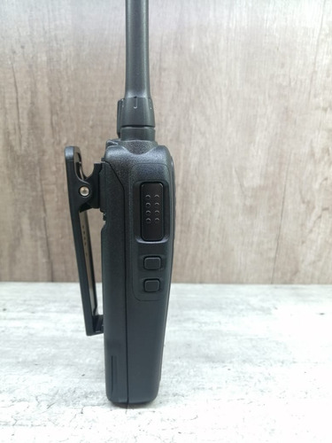 6 Radios I-com Modelo Ic-f1000 Y Base Cargador