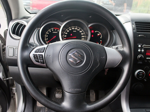 Imagen 10 de 20 de Suzuki Grand Nomade Glx Sport 2.4 Mt 2015