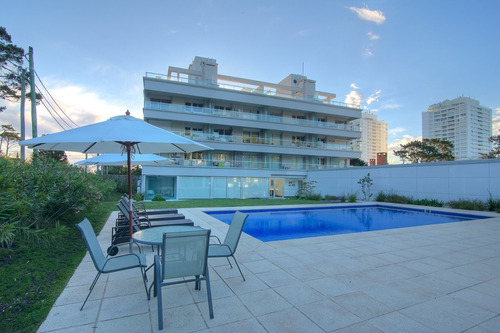 Imagen 11 de 15 de Apartamento En Edificio Nuevo Solo 12 Unidades Paradas Playa Mansa Temporada Y Anual - Loft De Diseño Muy Amplio - 56 M2