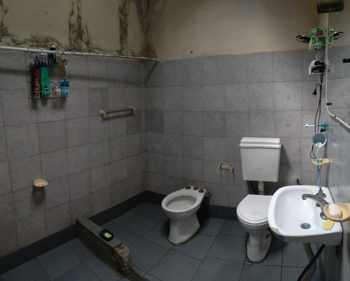 Imagen 2 de 10 de Casa 4 Ambientes A Remodelar En Villa Luzuriaga