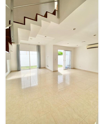 Casa En Venta En Palmaris