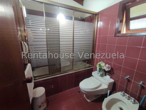 Bella Casa Bien Distribuida De MĂșltiples Niveles En Venta Ubicada En Los Naranjos Del Cafetal 25-6495