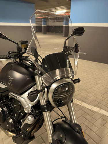Voge 500 Ac 2023 Con Accesorios, Detalle Por Caida Parada