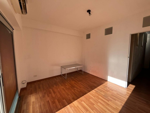 Venta Departamento 2 Amb Con Cochera En Alsina Y Av. Maipú, Florida Este