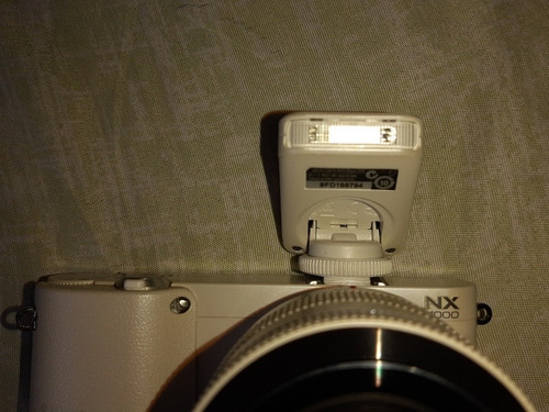 Smart-câmera Digital Samsung Nx1000 20.3mp Wi-fi Fullhd