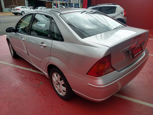Imagem 4 de 9 de Ford Focus Ghia