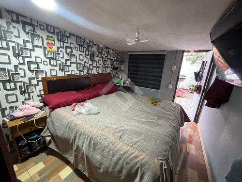 Casa En Venta De 4 Dorm. En Maipú