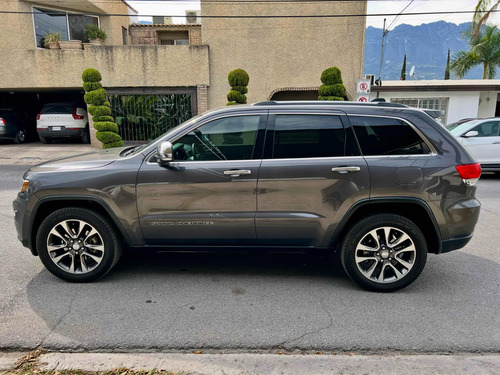 Jeep Grand Cherokee 3.6 Limited Lujo 4x2 Mt