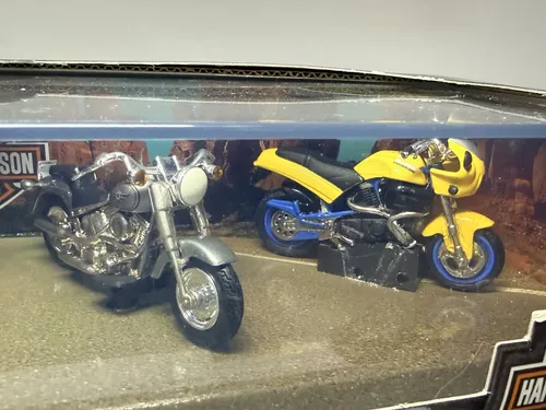 Hot Wheels Harley Davidson 4-bike Set 100% Rumble Road 1:64