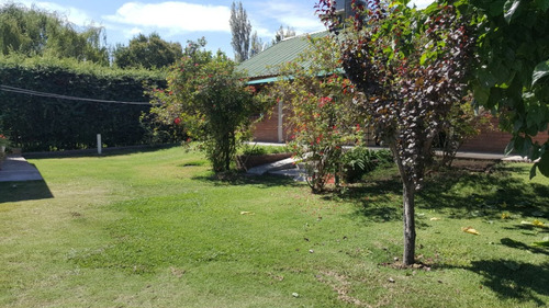 Vendo Casa En San Rafael Con Hermoso Parque Y Piscina, Cerca De Valle Grande