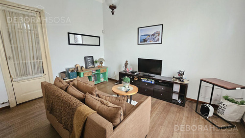 Venta Casa De Estilo 5 Ambientes Con Jardín - Caseros