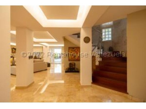 #23-26069 Espectacular Casa Ubicada La Urbanizacion Prados Del Este