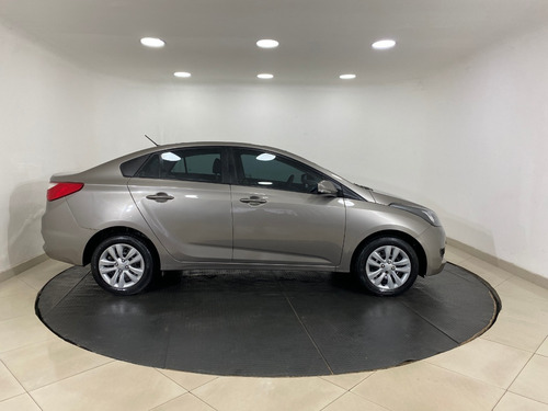 Imagem 4 de 15 de Hyundai Hb20s 1.0 Comfort Plus Flex 4p