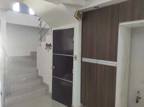 Imagen 5 de 10 de Michelle Alquila/vende Town House San Diego Ld270