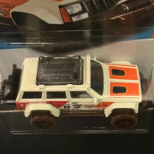 Hot Wheels Jeep Cherokee 1995 Ivoire #176 - Édition Treasure Hunt 2023, Boîte Non Ouverte